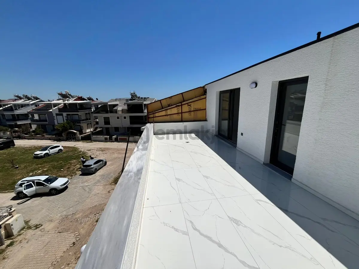 Didim Efeler Mahallesinde 3+1 Köşe Başı Villa - 8