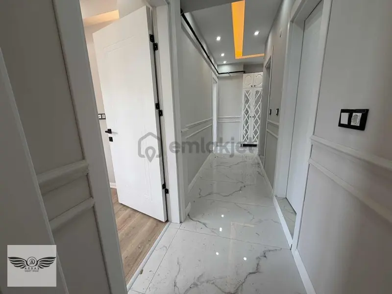 Merkezi Konumda 1+1 Lüks Satılık Ön Cephe Daire - 3