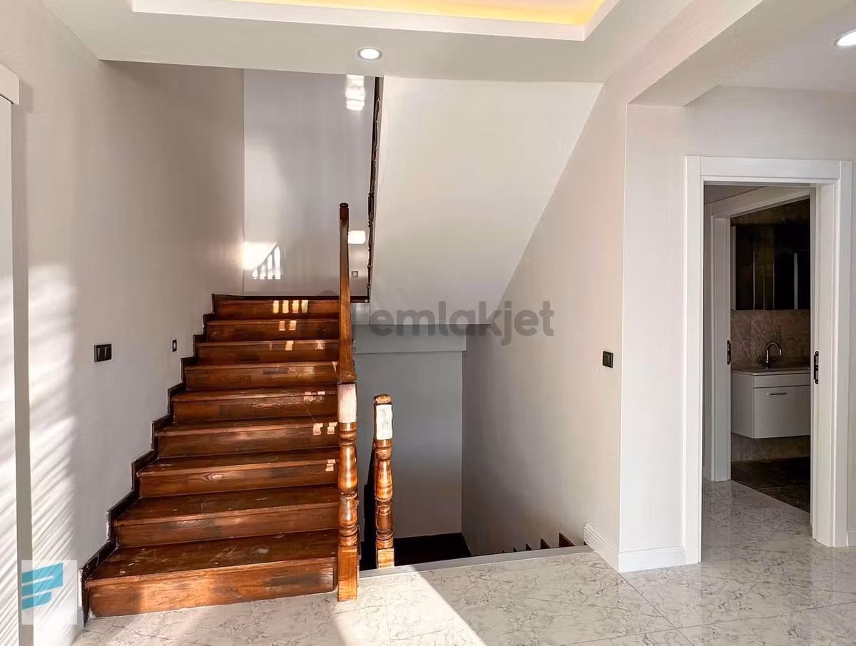 Pirireis Vadisinde 7+2 Tribleks & Bakımlı Satılık Villa - 5