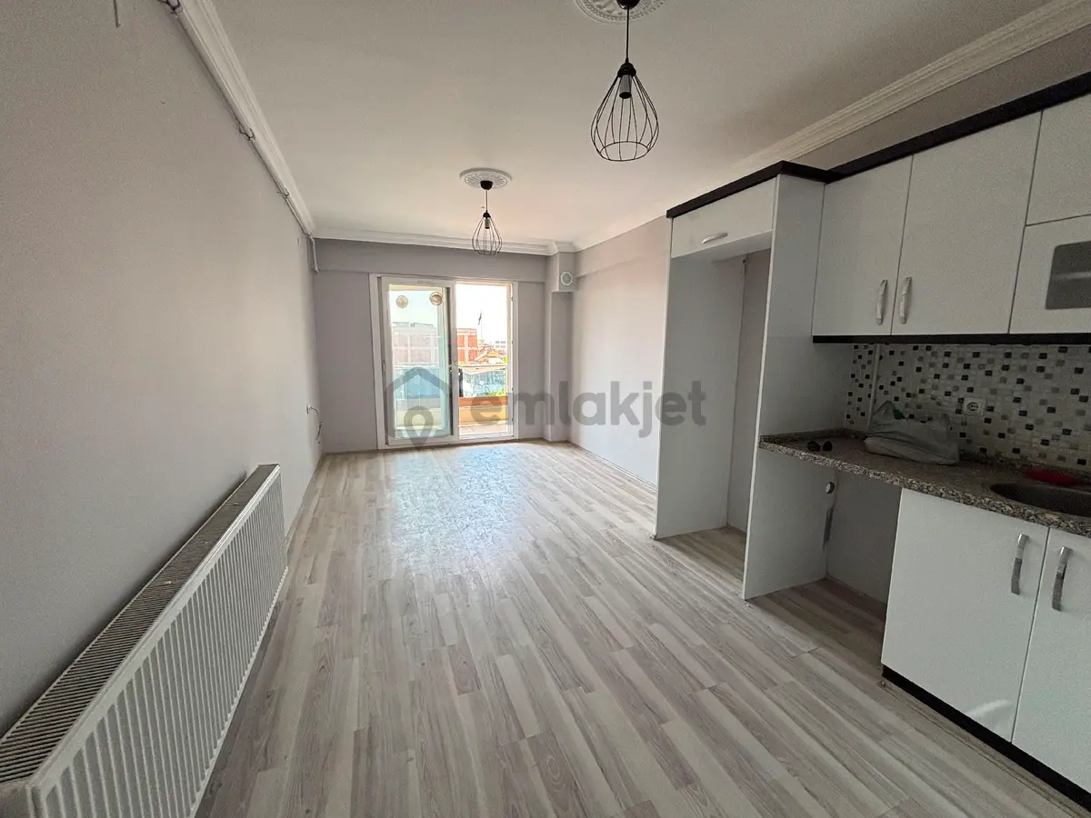Merkezi Konumda Geniş 1+1 Kiralık Dubleks