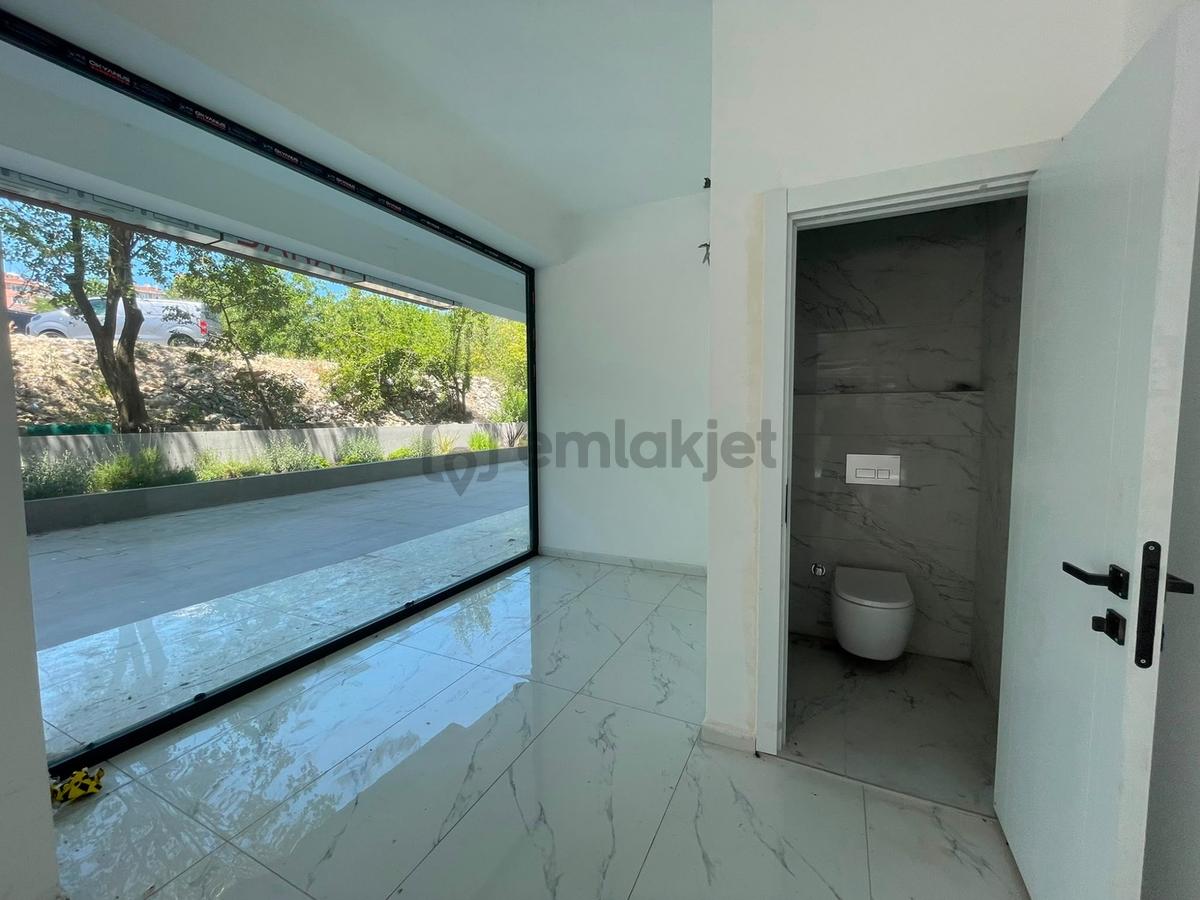 Kiralık!merter'in Kalbinde,metro,e-5'e Yakın,geniş Cam Cepheli ! - 17