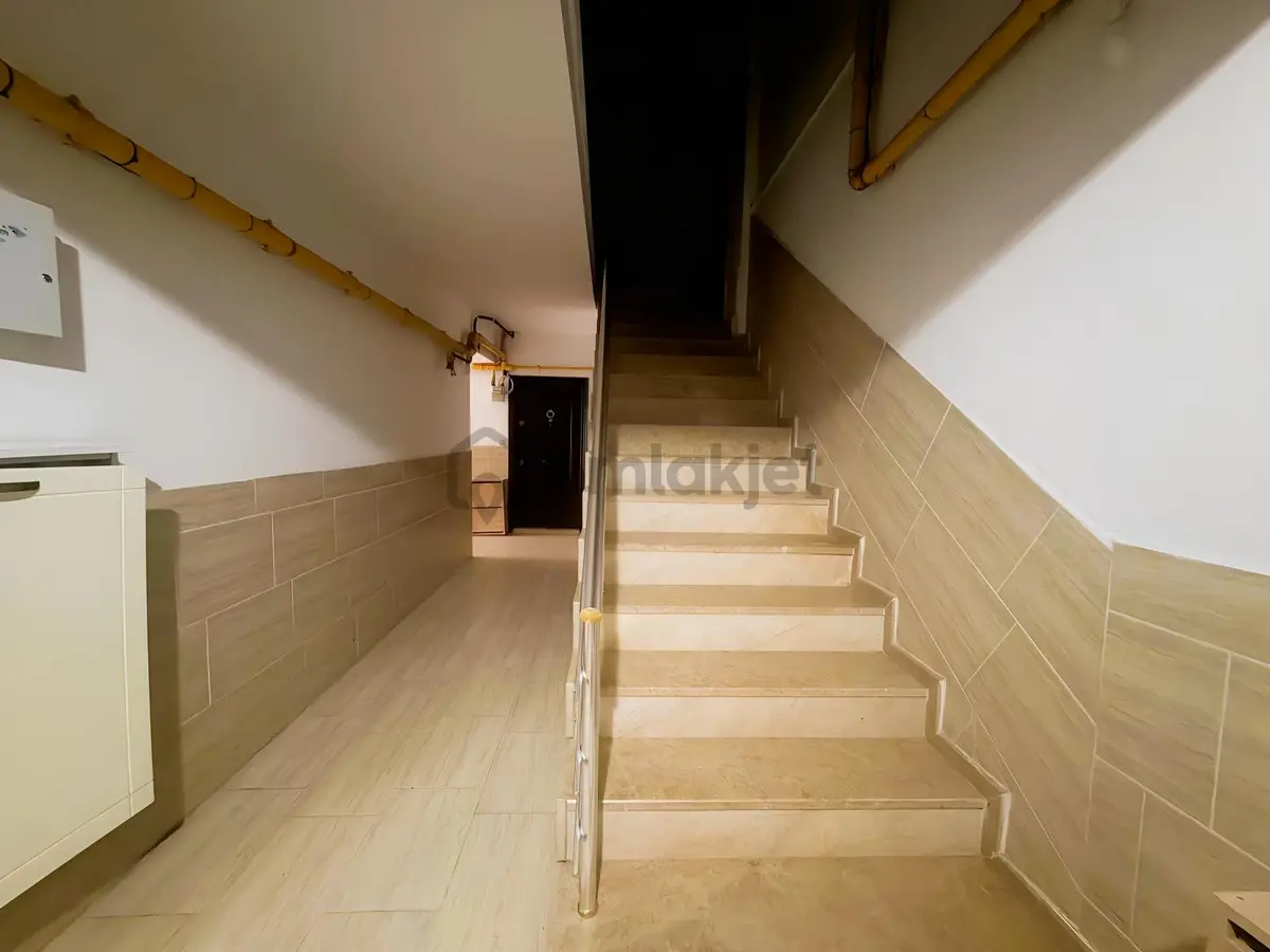 Karasuda Havuzlu Sitede Kiralık Eşyalı 2+1 Giriş Kat - 32