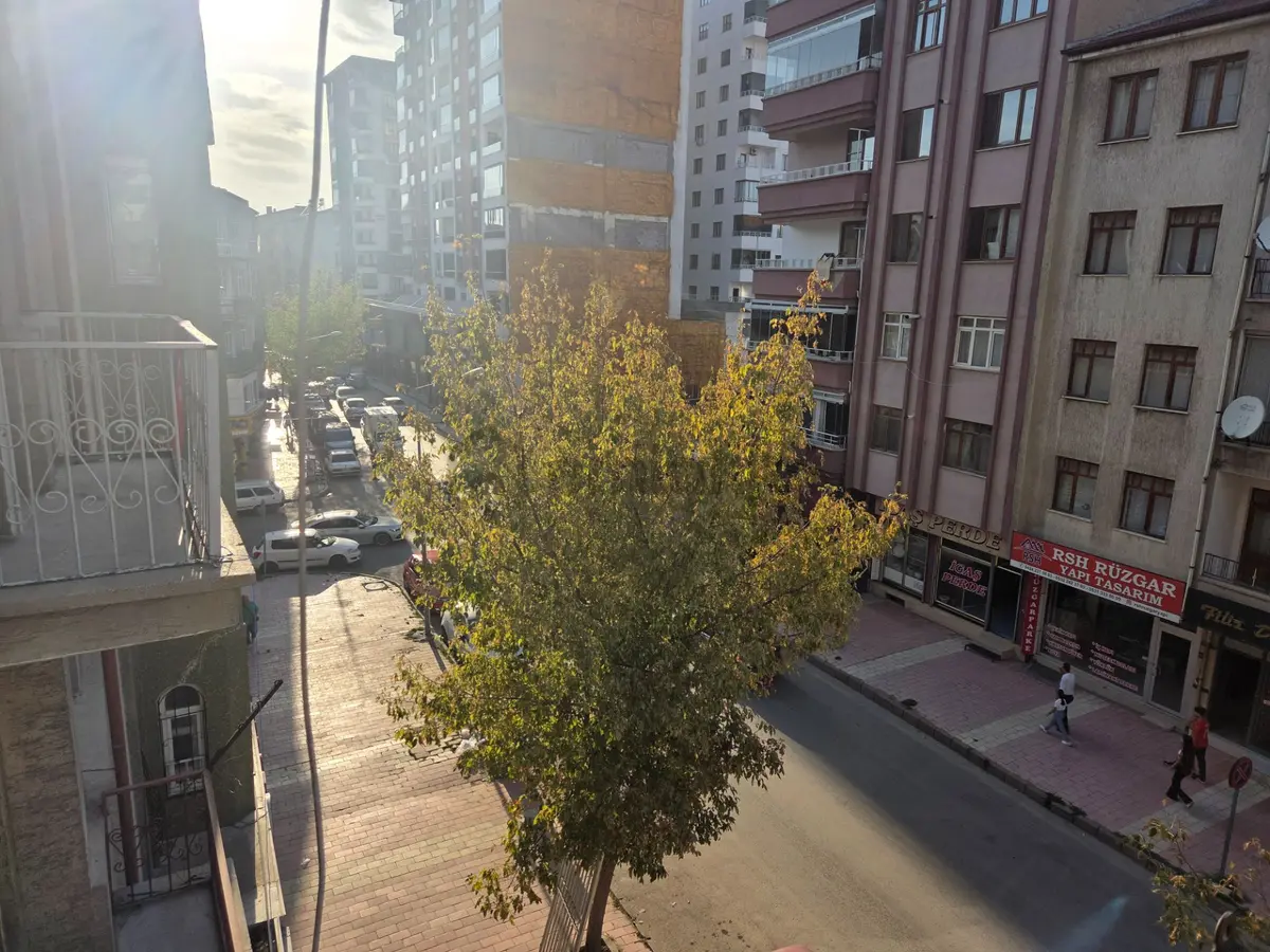 Depozito Yok!! Yeni Mahallede Cadde Üzerinde Ara Kat Kiralık Daire - 3
