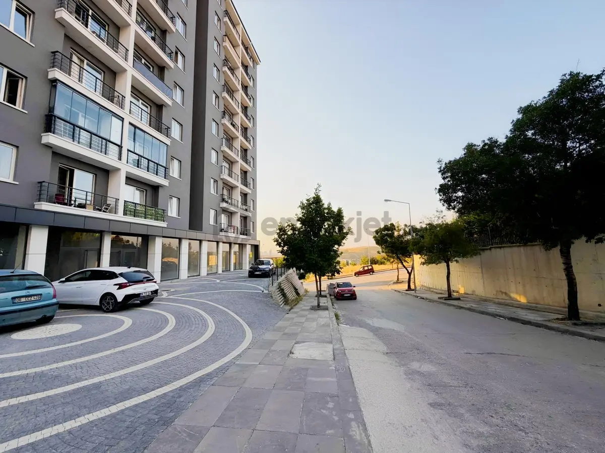 Cadde Üzeri Kiralık Dükkan - 4