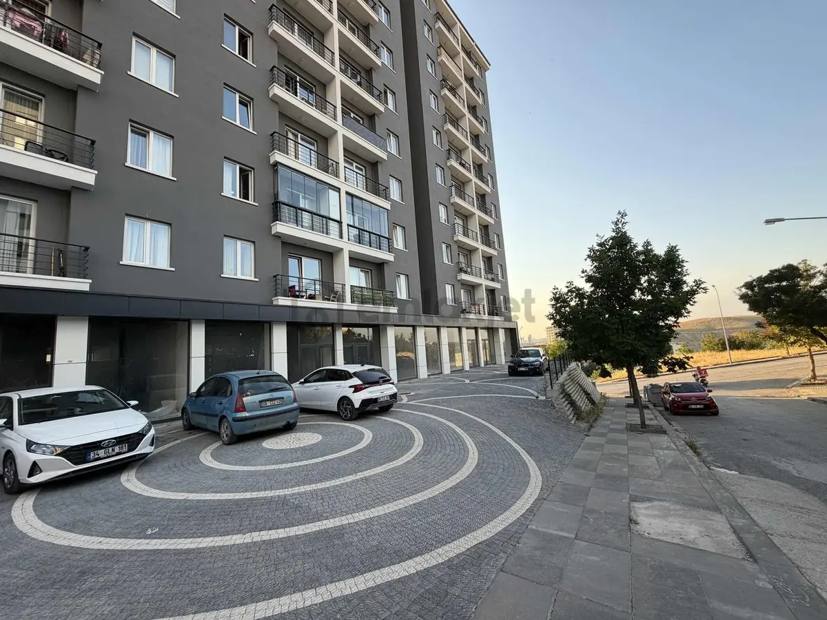Cadde Üzeri Kiralık Dükkan - 3