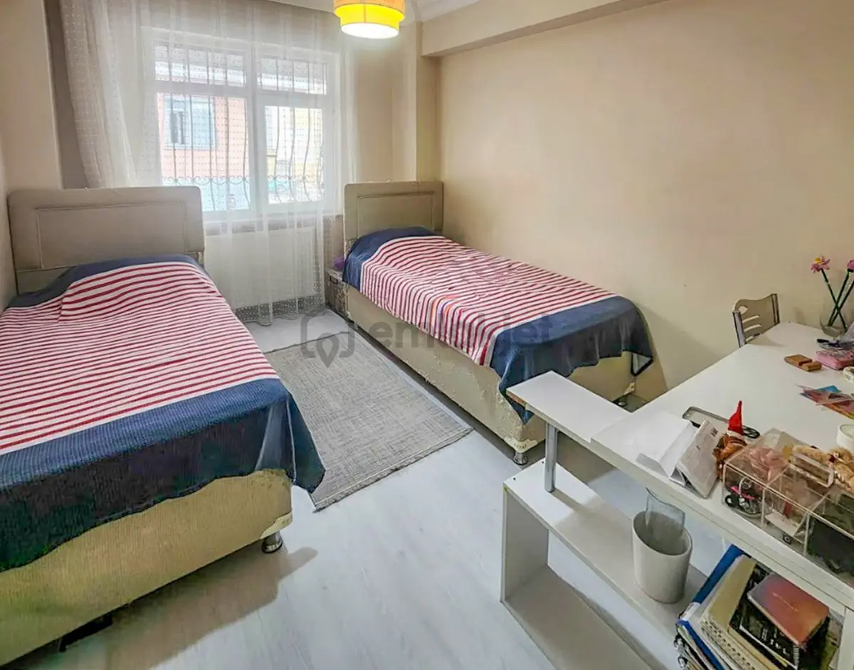 Mustafa Kemalpaşa Caddesi Civarı Genç Binada 3+1 Satılık Daire - 3