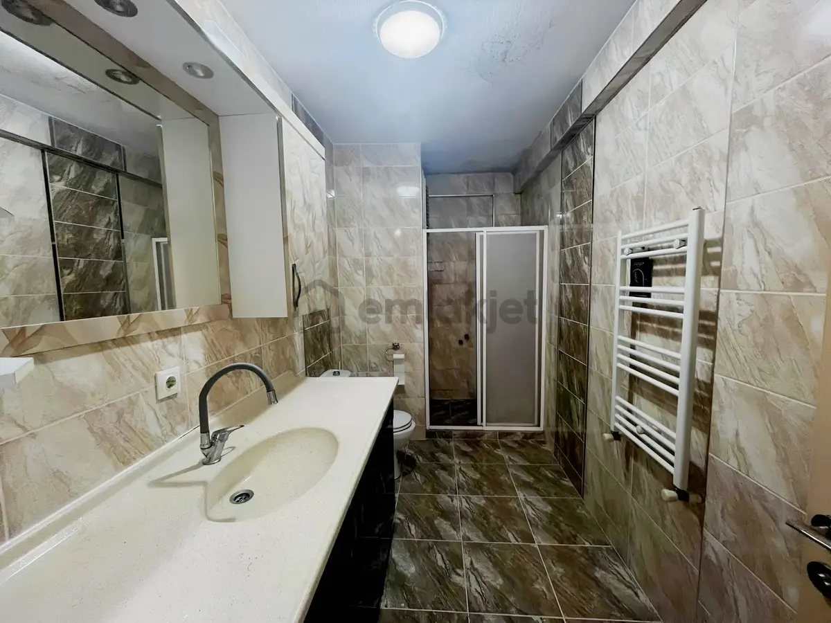 Karabağlar Mahallesinde Doğalgazlı 3+1 Ebeveyn Banyolu Kiralık - 17