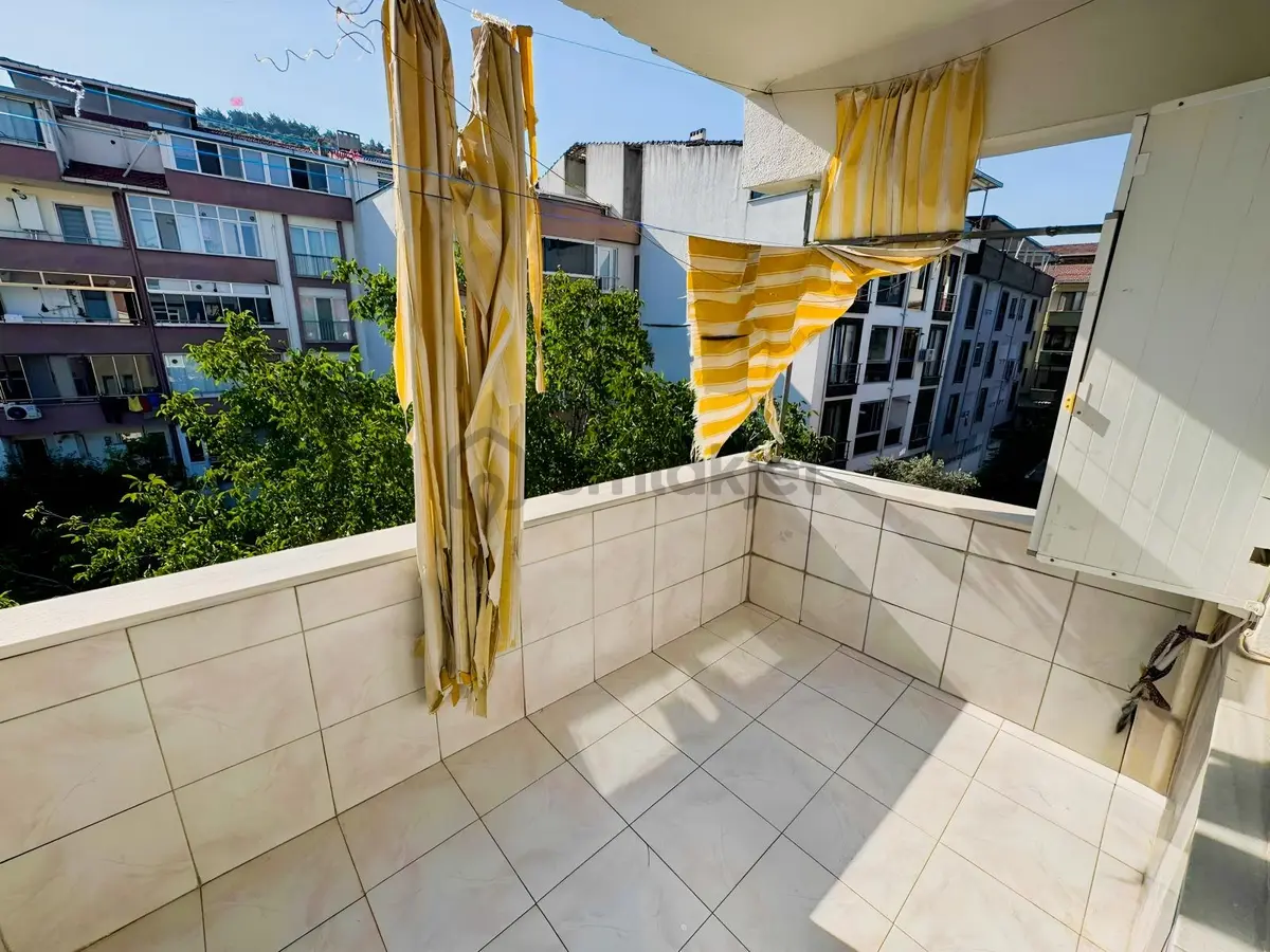 Çiçeklidede Çan Caddesi Üzerinde 2+1 Kapalı Mutfaklı Kiralık Ev - 3