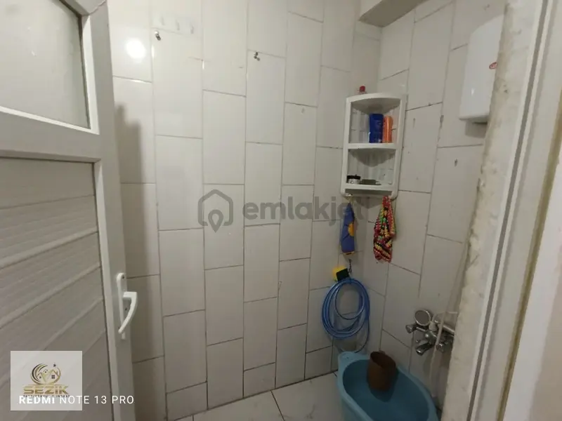 Gülpınar Mahallesinde 2 Katlı Köşe Başı Ev - 23