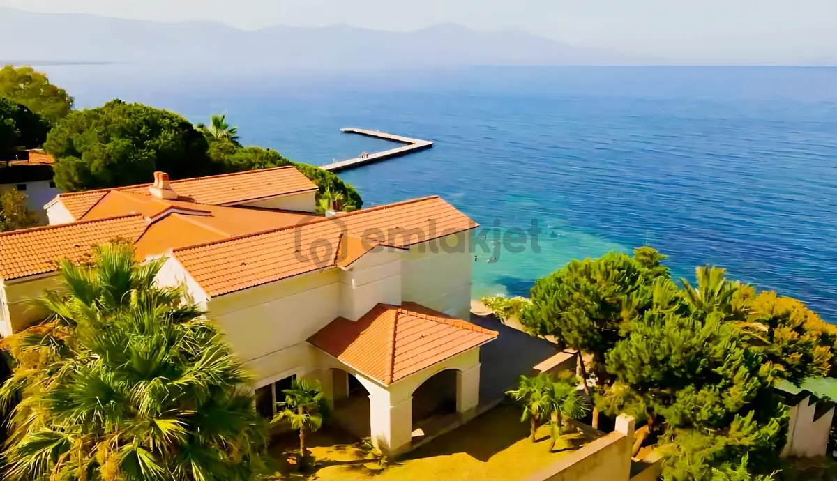 Kuşadası Nda Denize Sıfır Satılık Malikane - 9