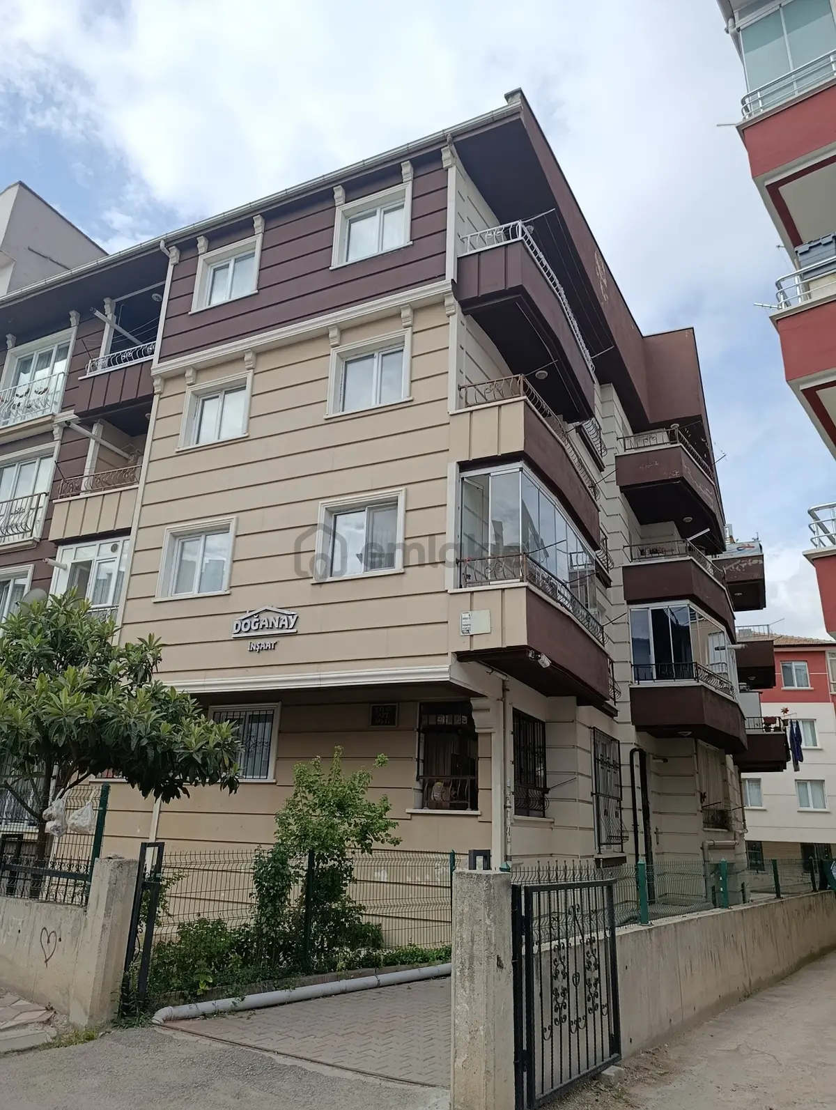 Mükemmel Konumda Kiralık Ara Kat 3+1