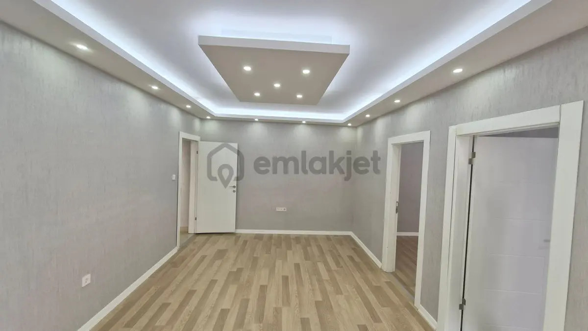 Abidinpaşada Cadde Üzerinde Full Yapılı 1. Kat 3+1 Satılık Daire - 2