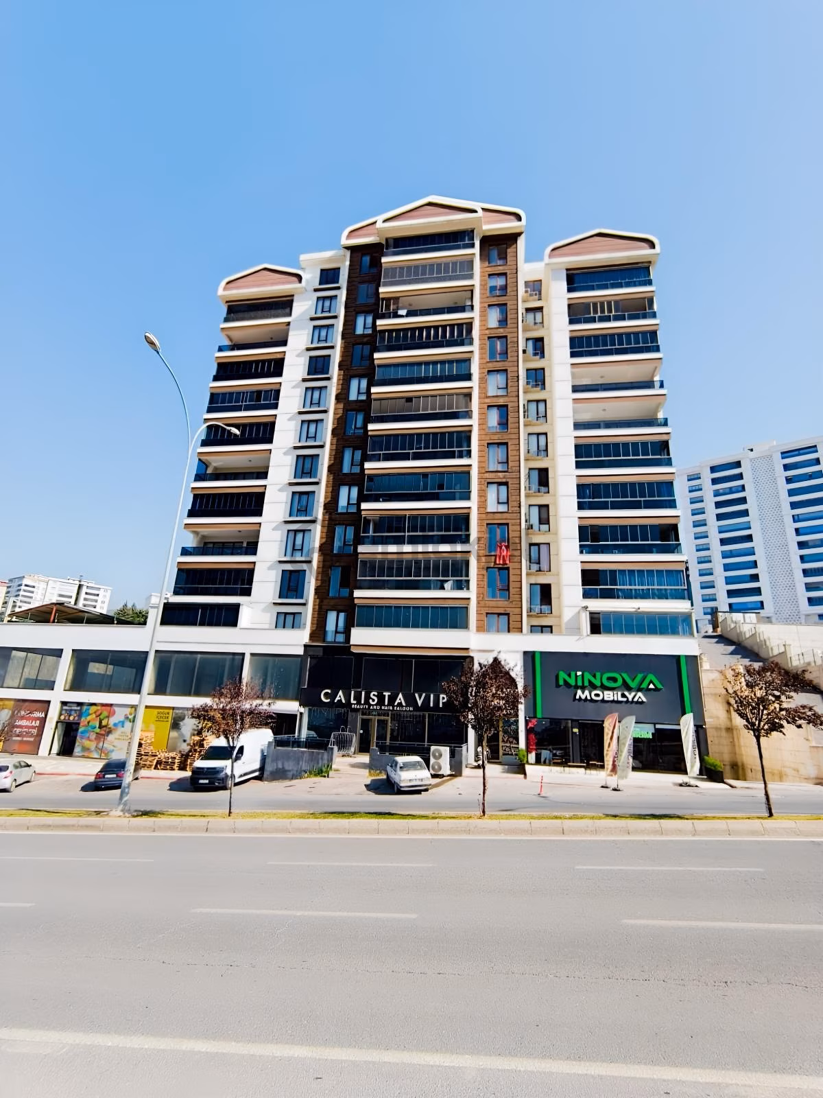 Tekerek Akdo Civarı Cadde Üstü Kiralık Geniş 4+1 Daire - 2