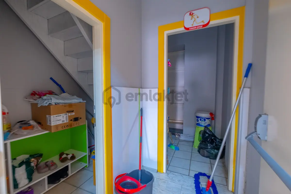 Şenlikköy'de İskanlı Satılık 4 Katlı Komple Bina - 39