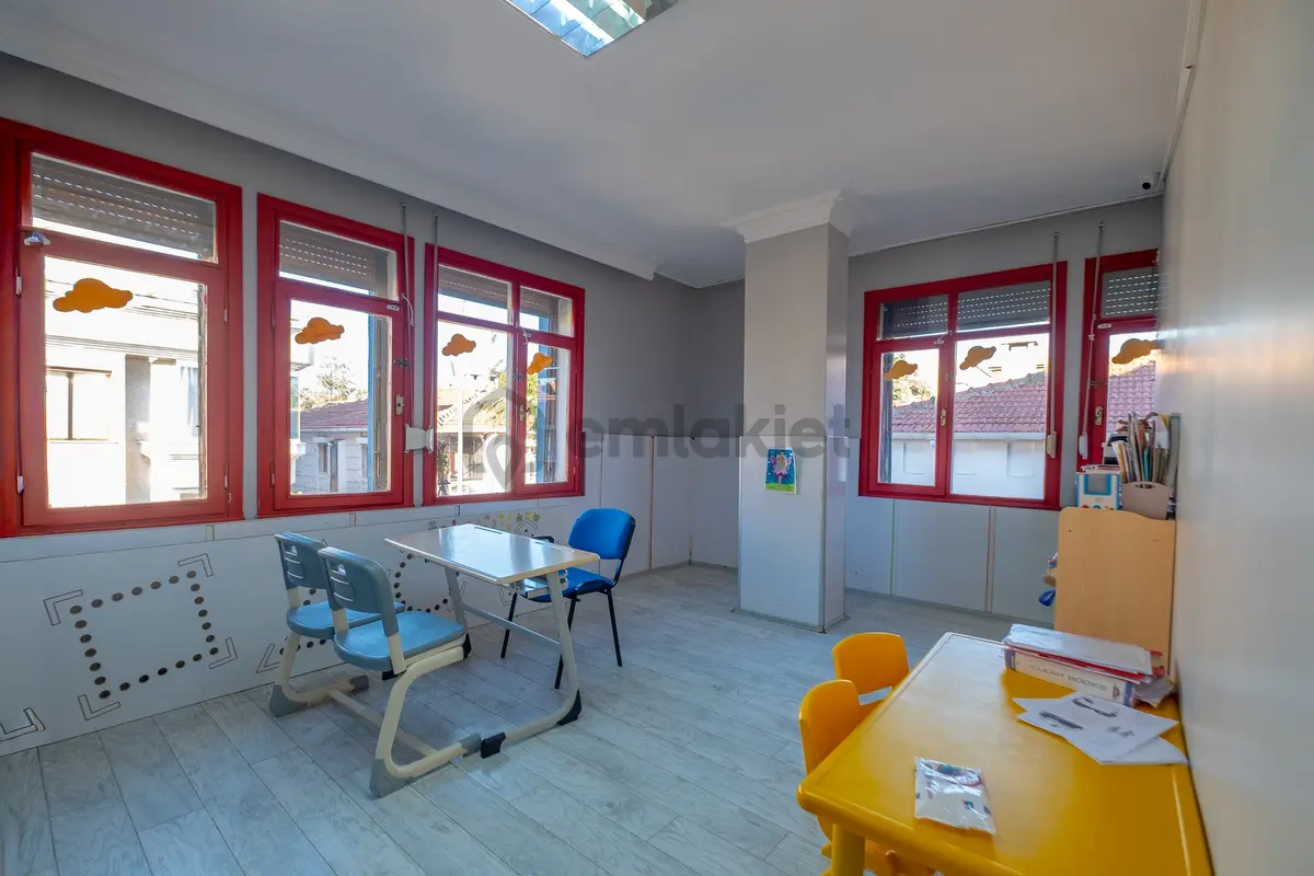 Şenlikköy'de İskanlı Satılık 4 Katlı Komple Bina - 31