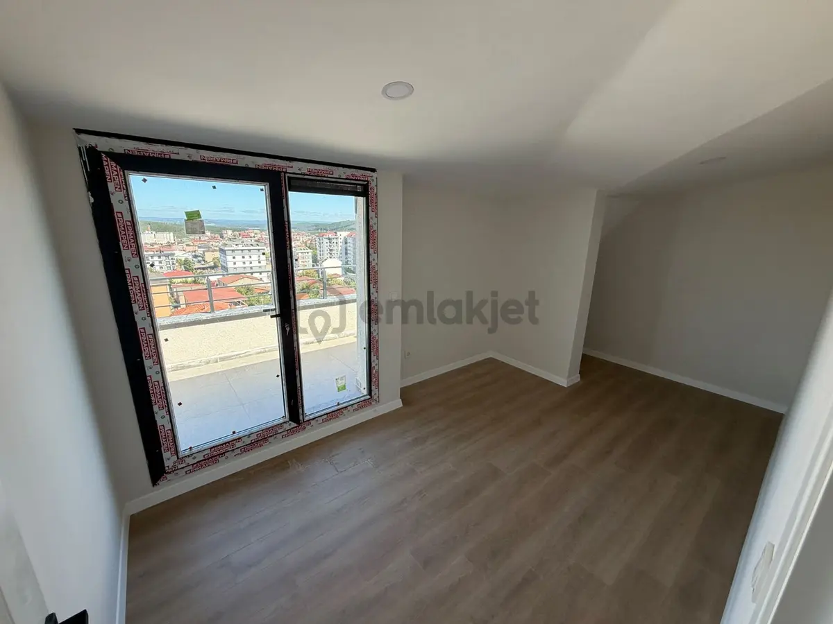 Sultanbeyli Hamidiye Mahallesi 4+1 Kiralık Üst Dubleks Daire - 11