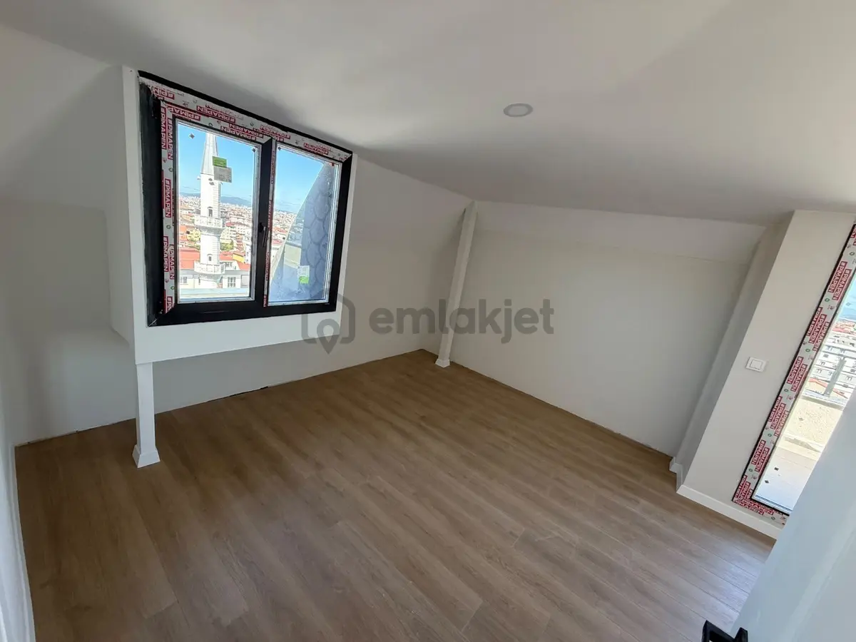Sultanbeyli Hamidiye Mahallesi 4+1 Kiralık Üst Dubleks Daire - 13