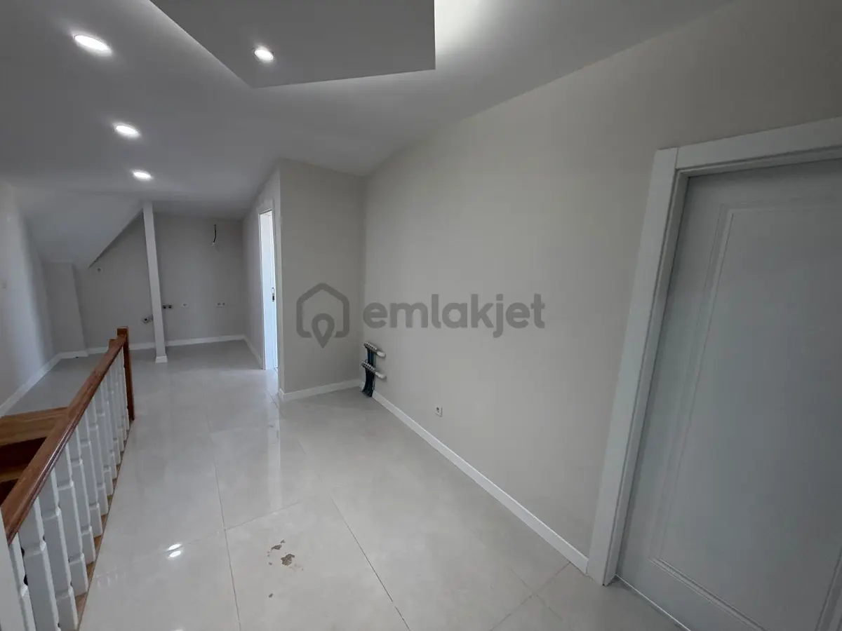 Sultanbeyli Hamidiye Mahallesi 4+1 Kiralık Üst Dubleks Daire - 18