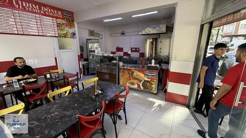 B Cd. Üzerinde Köşe Başı Satılık Dükkan - 6