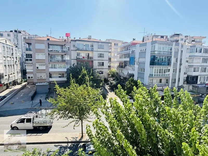Bahçelievler'de Yapılı, Doğalgazlı, 3+1 Köşe Daire - 10