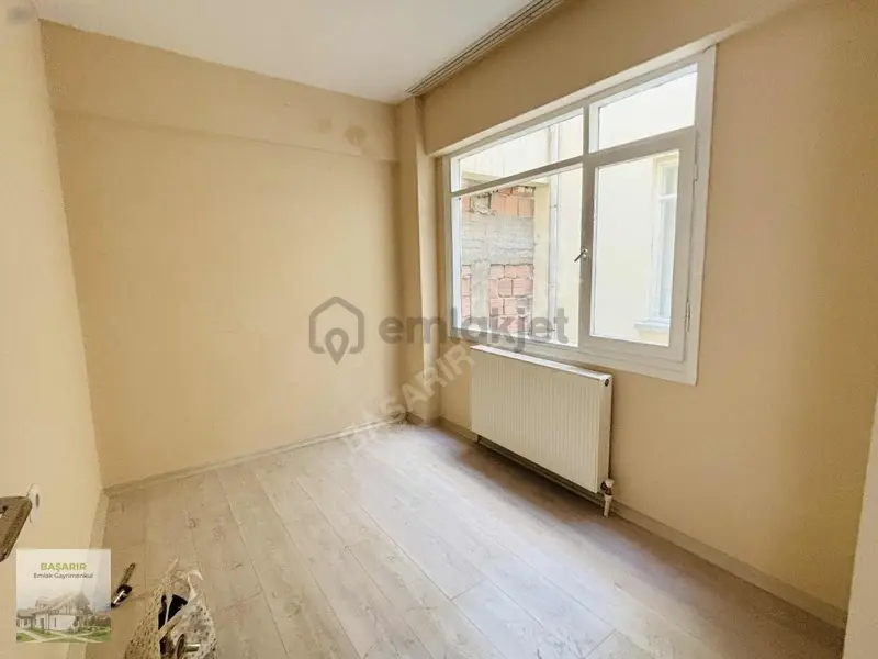 Bahçelievler'de Yapılı, Doğalgazlı, 3+1 Köşe Daire - 24