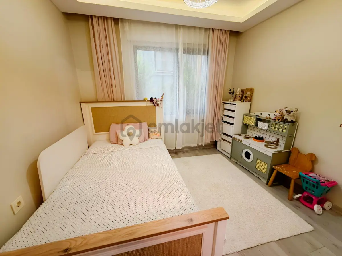Balat'ta Geniş Ferah Bahçe Kullanımlı 3+1 Satılık Daire - 17