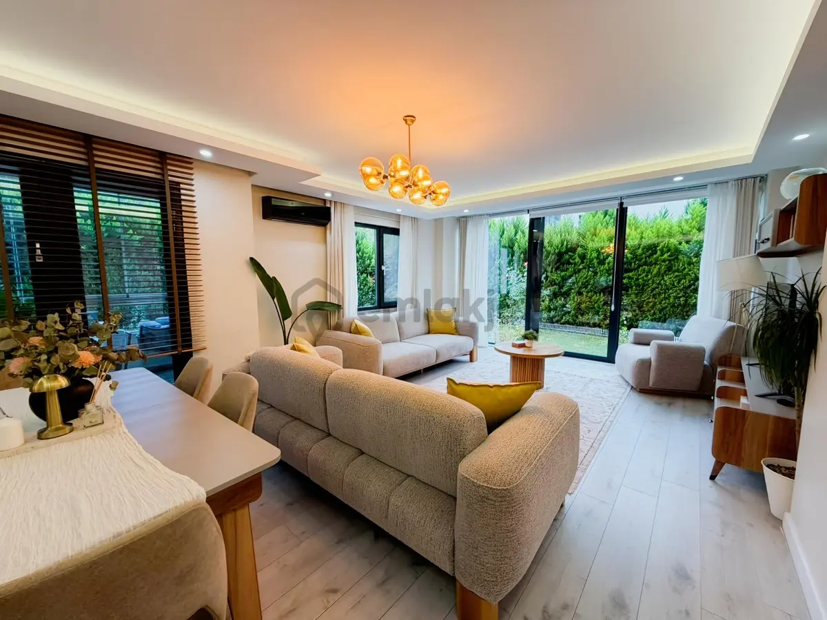Balat'ta Geniş Ferah Bahçe Kullanımlı 3+1 Satılık Daire