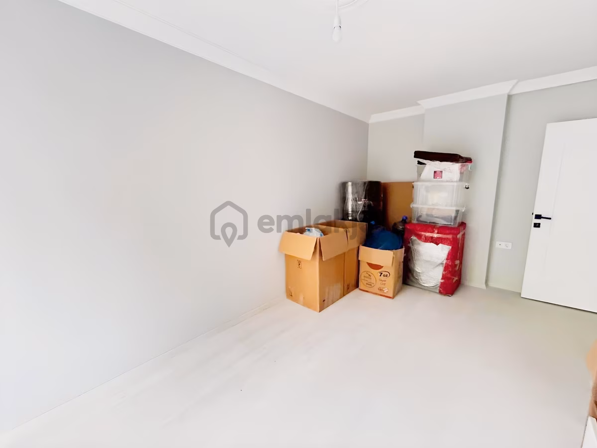 Metroya Yakın Otoparklı Sıfır 1+1 Daire - 21