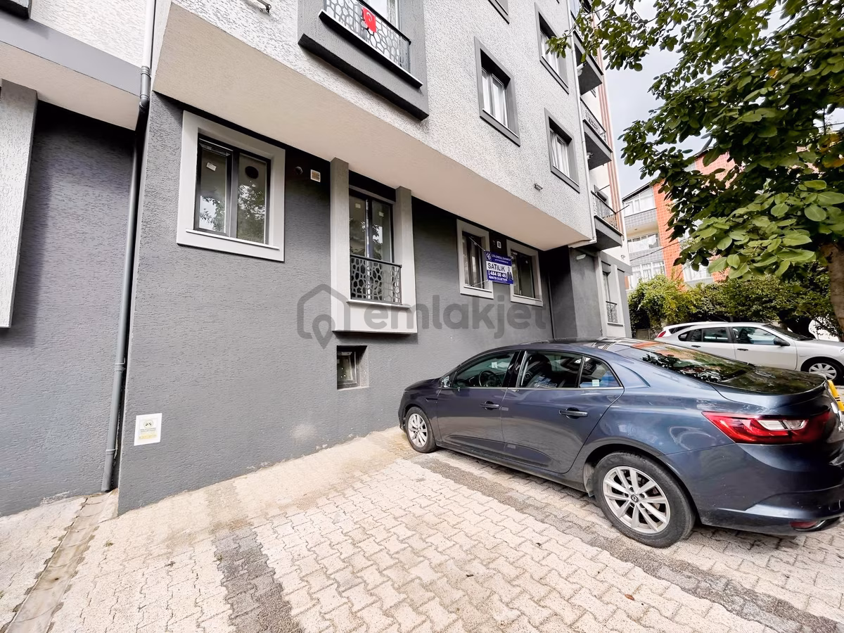Metroya Yakın Otoparklı Sıfır 1+1 Daire - 27