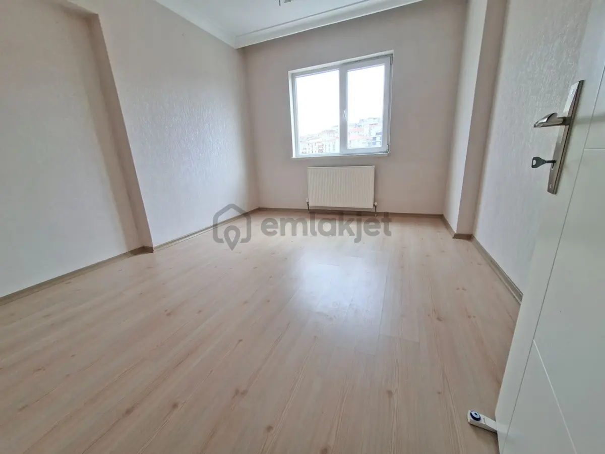 Alsancak Da Sitede Orta Kat Geniş Lüks Kiralık Daire Manzaralı - 21