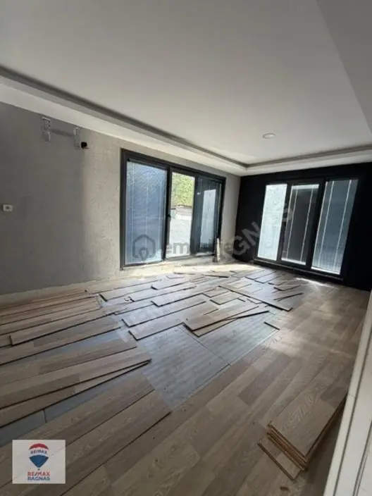 Çekmeköy Ana Cadde Üzerinde Kiralık İş Yeri - 26