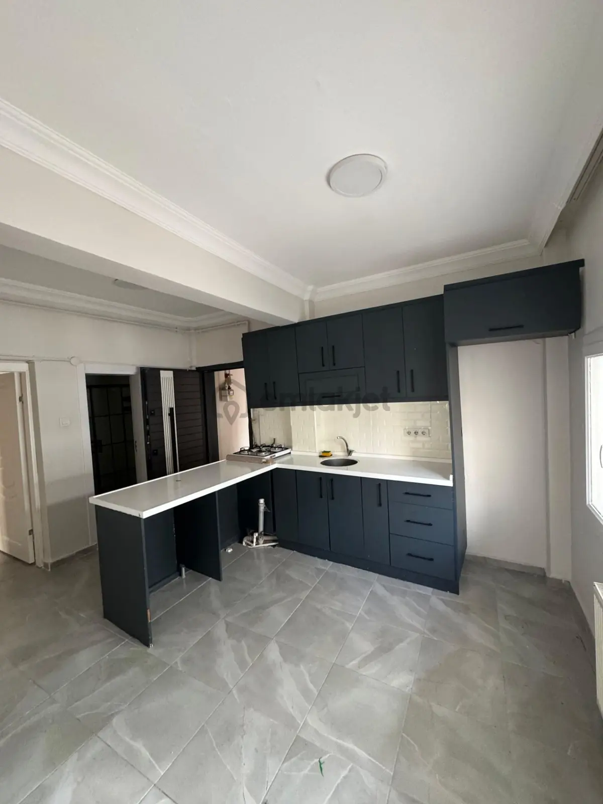 Üçyol Meydan'da 2+1 Doğalgazlı Bakımlı Daire - 3