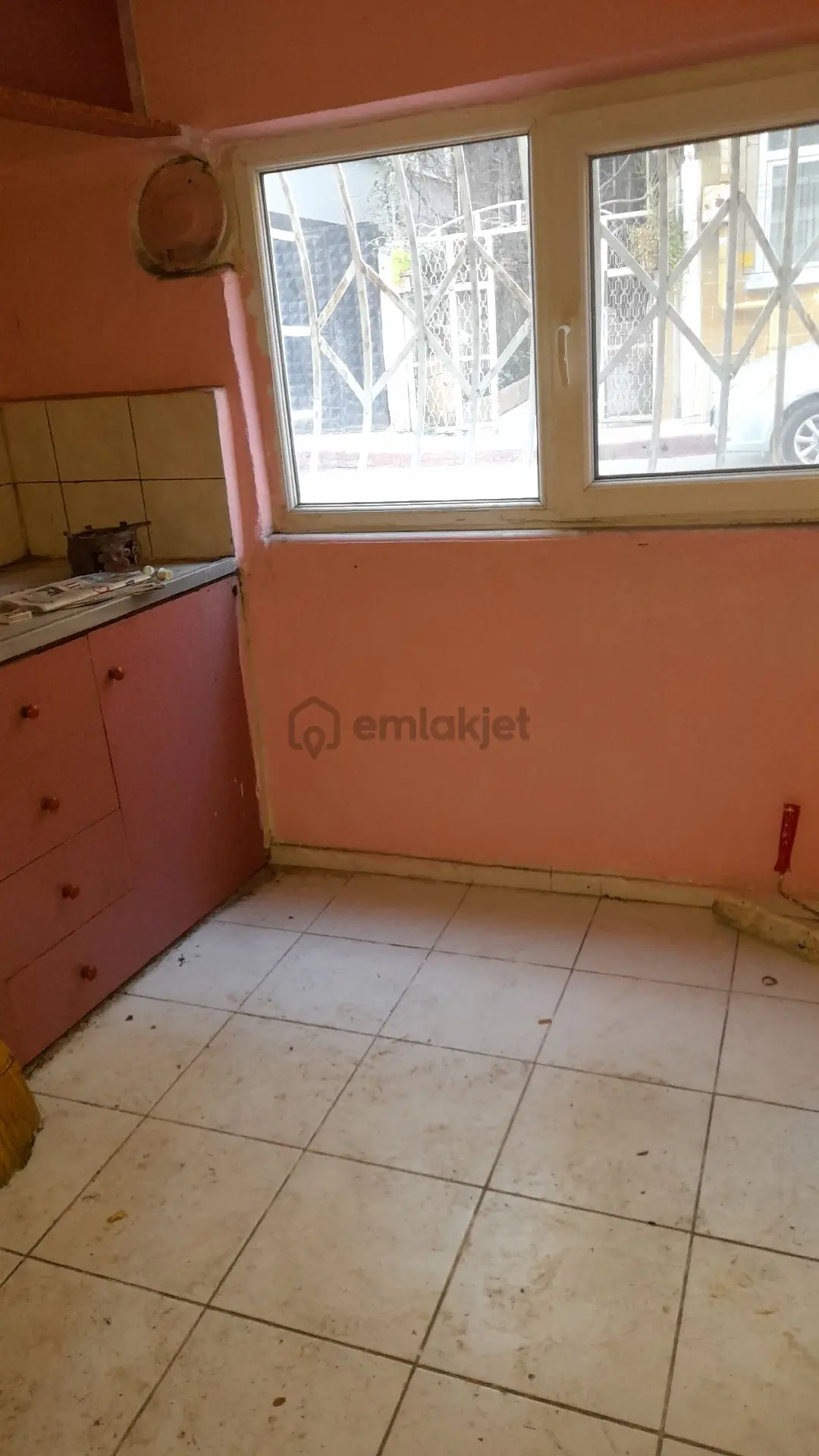 Sahibinden 1+1 Ayrı Mutfaklı Ve Balkonlu Geniş Ev - 11