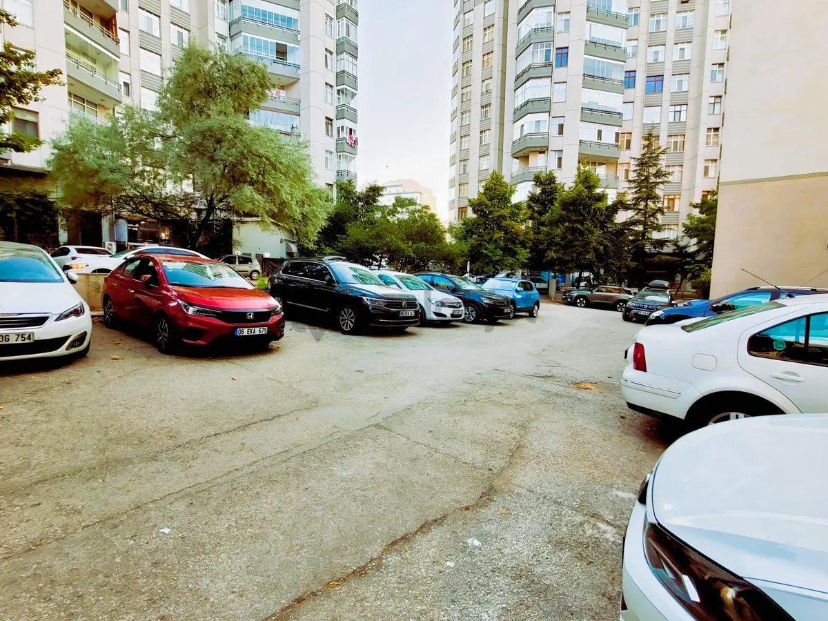 Balgat Yüksel Sitesinde Ara Katta 3+1 Daire - 24