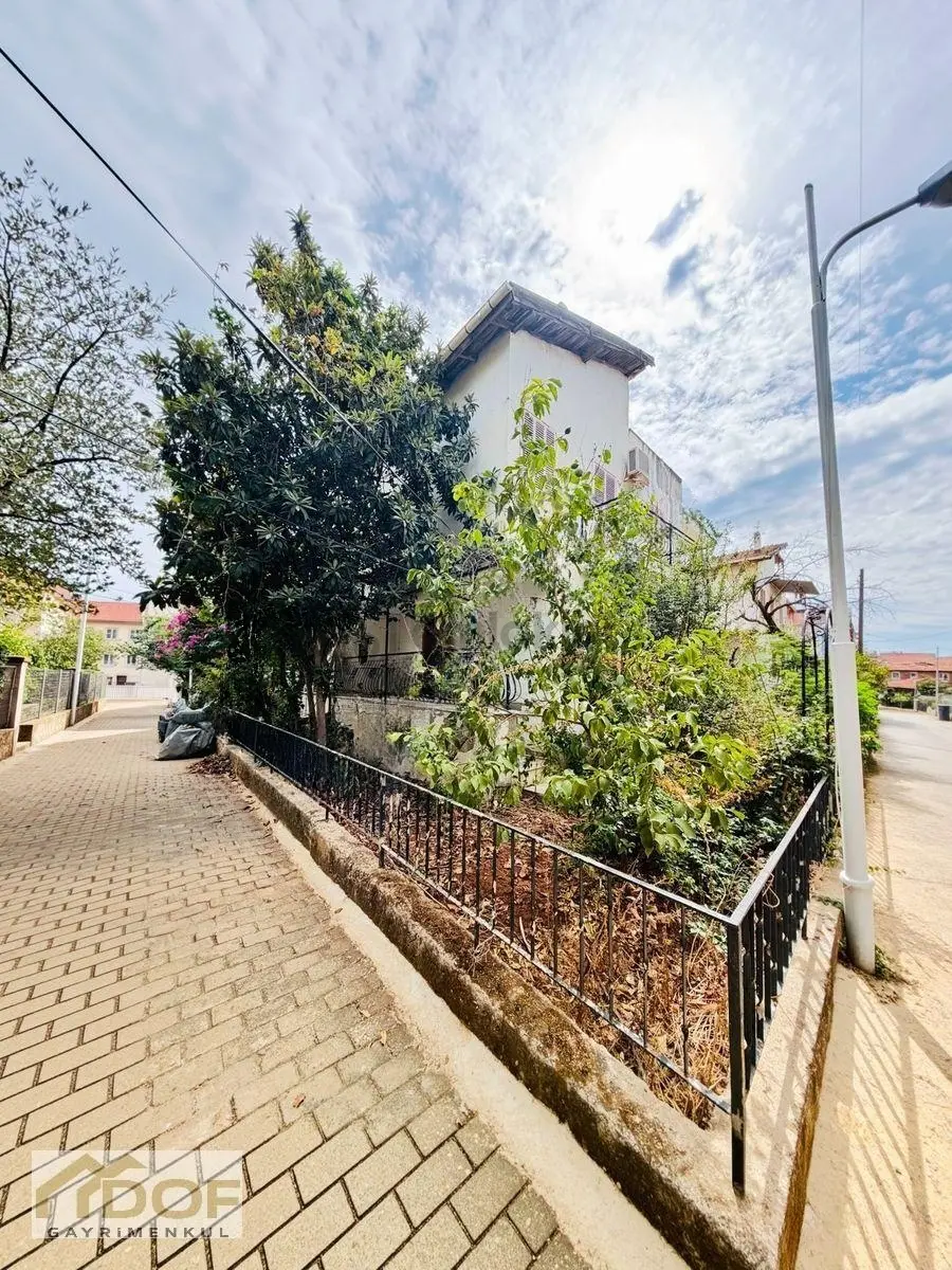 Altınkumda Satılık Bahçeli Müstakil 3+1 Villa