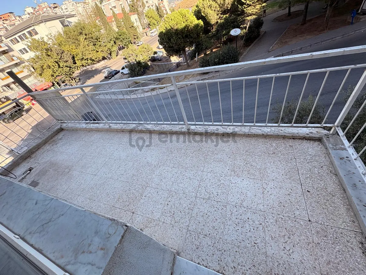 Karabağlar Devrim Mah. 3+1 130 M2 Asansörlü Doğalgazlı Kiralık - 7