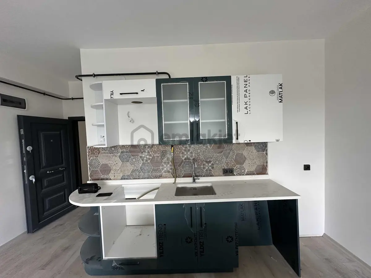 **turgutbey Caddesinde Sıfır Kiralık 1+1** - 5