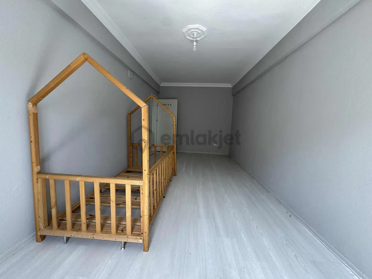 Cumhuriyet Mahallesinde Geniş 2+1 Arakat - 9
