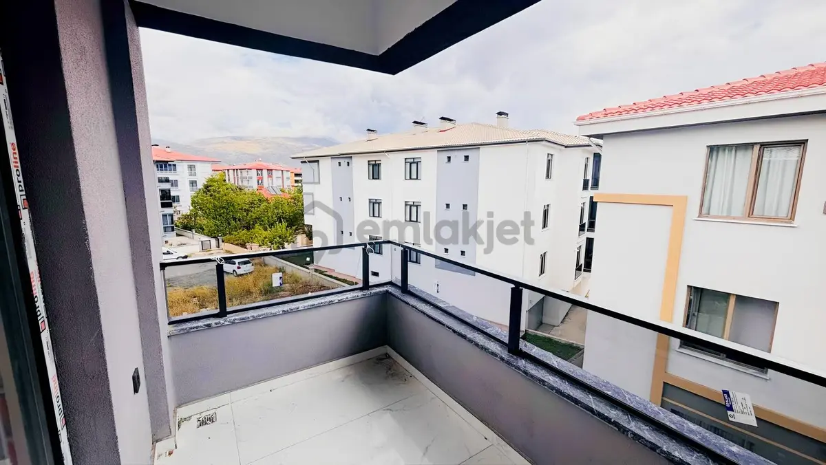 Remax Dem'den Demirkentte Satılık 2+1 Geniş Daire - 16