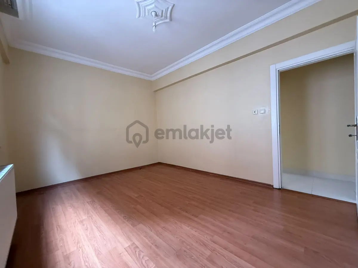 Bahçelievler'de 3+1 Ara Kat Asansörlü 152m2 Ferah Daire - 8
