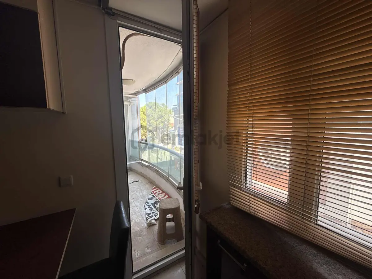 Gaziemir Merkezde Geniş 2+1 Kiralık Daire - 27