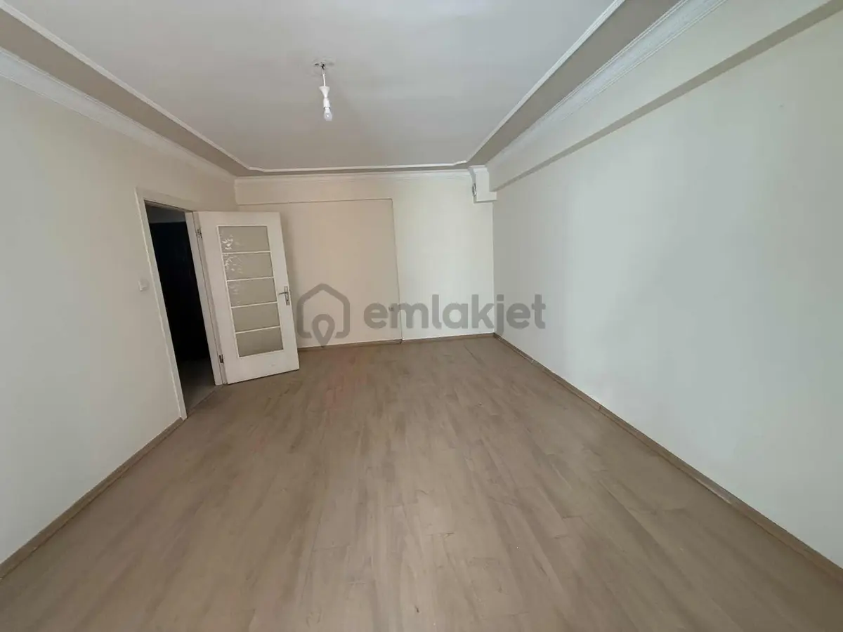 Gaziemir Merkezde Geniş 2+1 Kiralık Daire - 11
