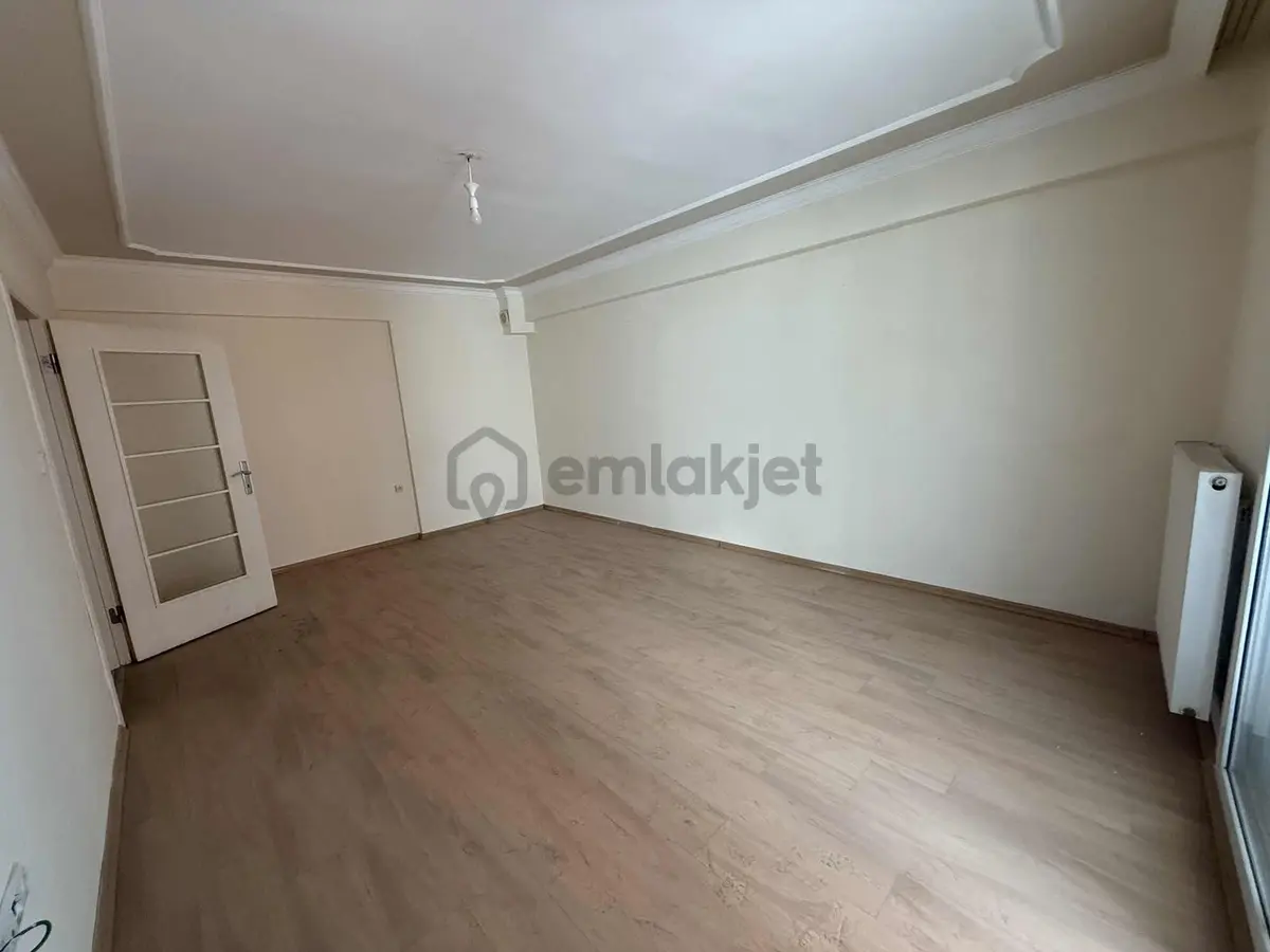 Gaziemir Merkezde Geniş 2+1 Kiralık Daire - 10