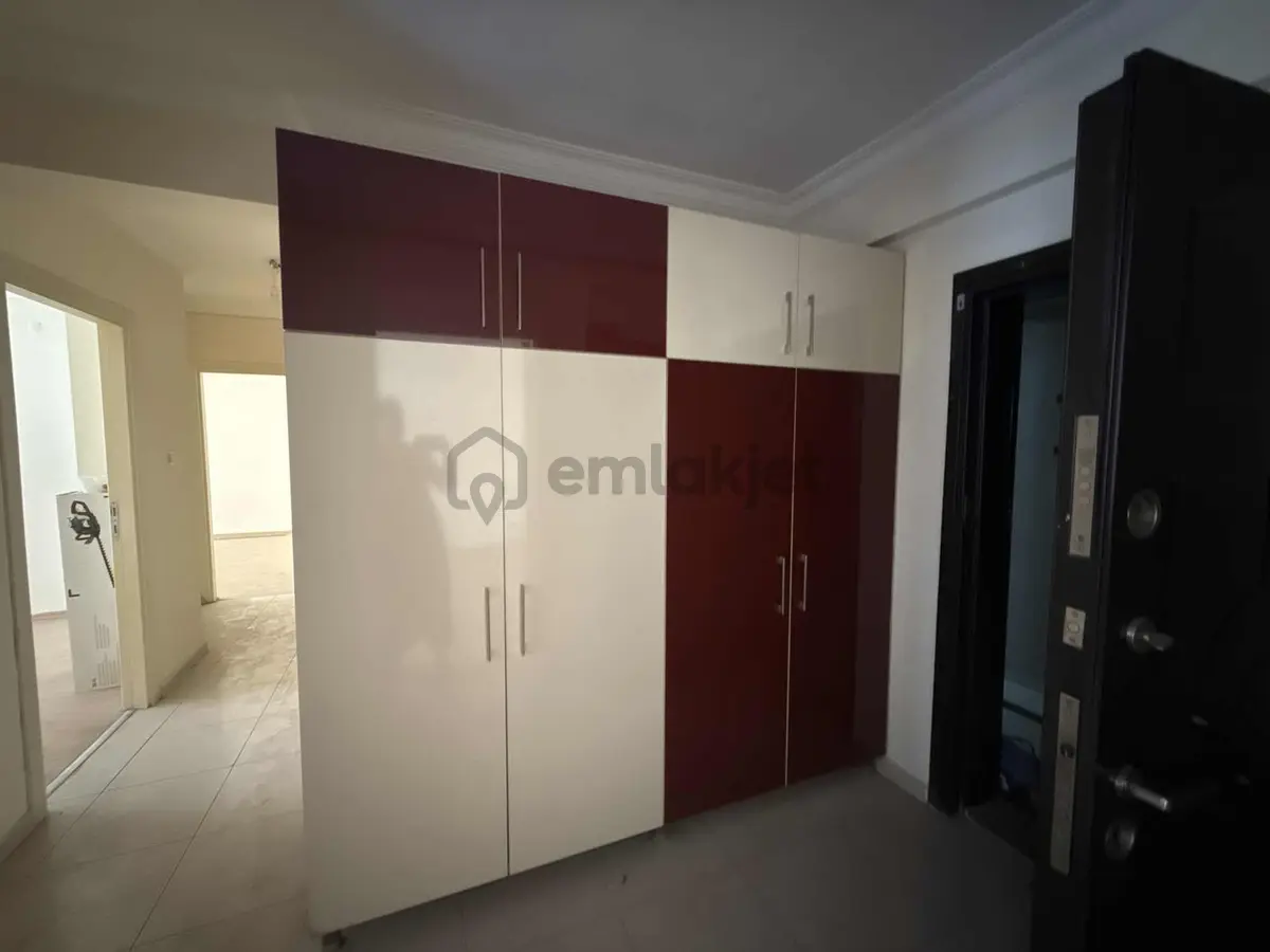Gaziemir Merkezde Geniş 2+1 Kiralık Daire - 8