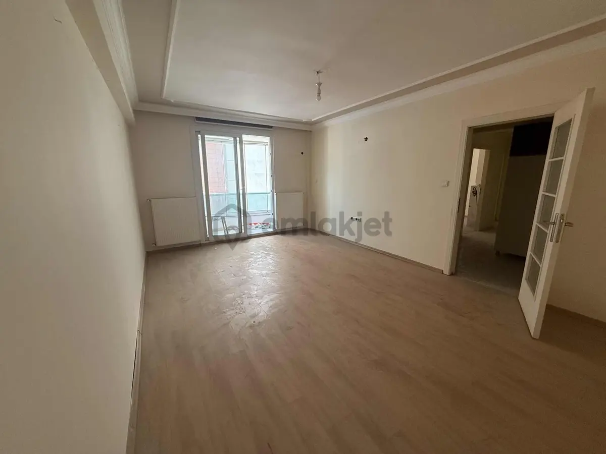 Gaziemir Merkezde Geniş 2+1 Kiralık Daire - 25