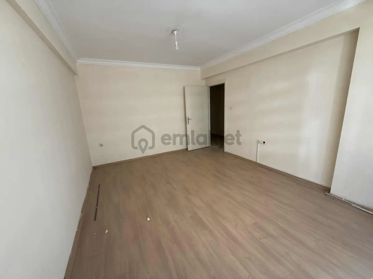 Gaziemir Merkezde Geniş 2+1 Kiralık Daire - 19