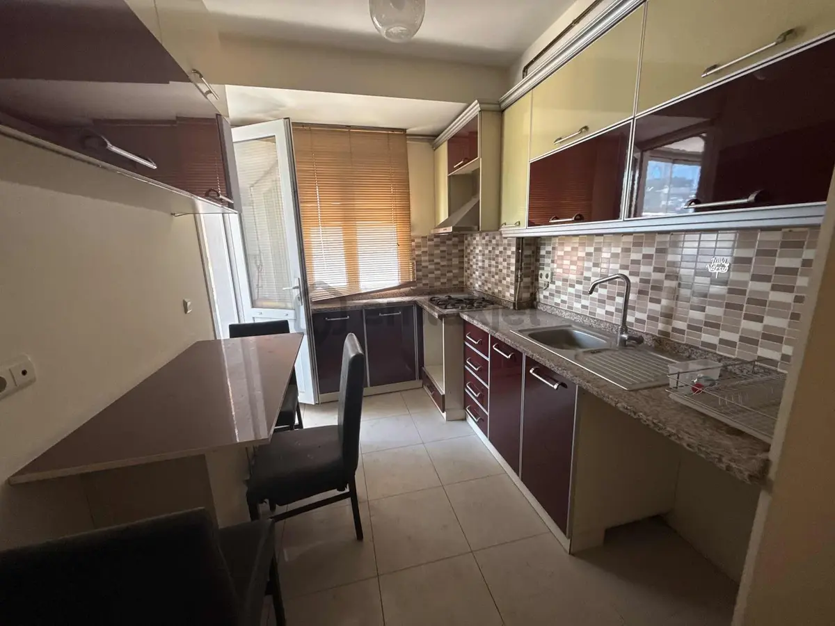 Gaziemir Merkezde Geniş 2+1 Kiralık Daire - 13