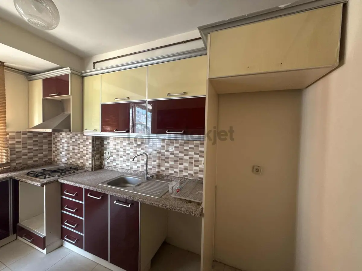 Gaziemir Merkezde Geniş 2+1 Kiralık Daire - 28