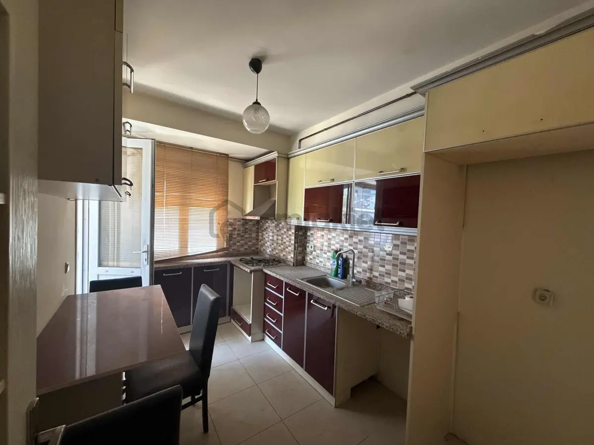 Gaziemir Merkezde Geniş 2+1 Kiralık Daire - 24