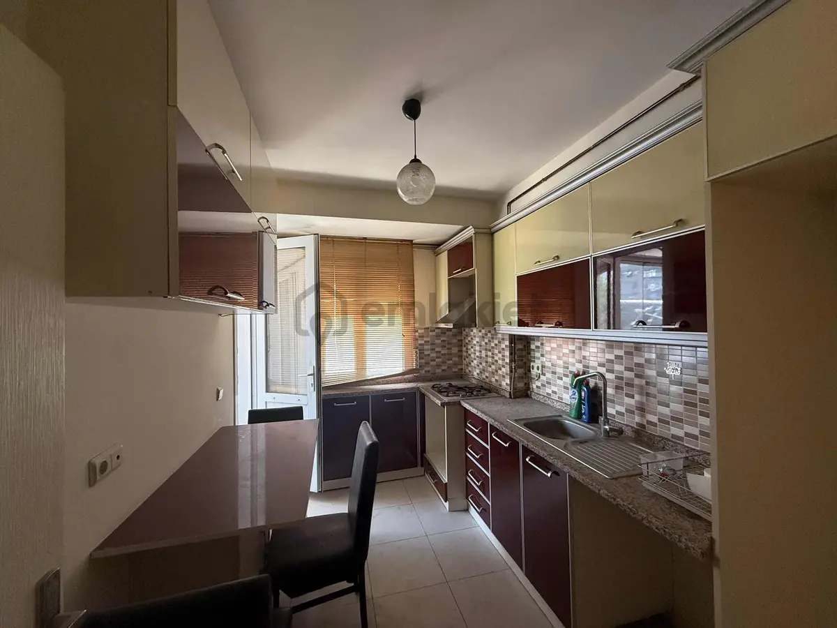 Gaziemir Merkezde Geniş 2+1 Kiralık Daire - 17